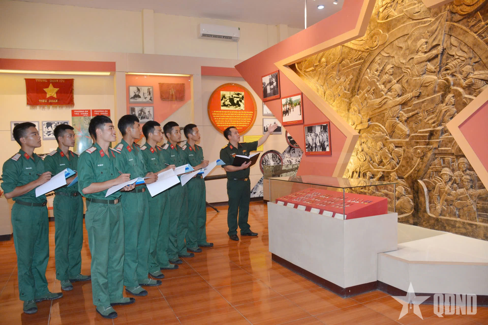 Bảo vệ thanh niên trước 